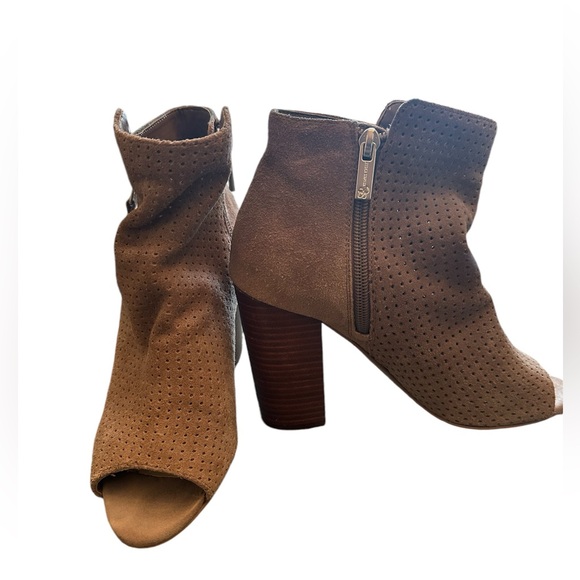 Jessica Simpson Open Toe Heels - Picture 2 of 4